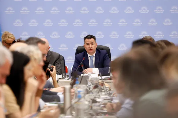 Ley ómnibus: chicanas y críticas en un tenso debate