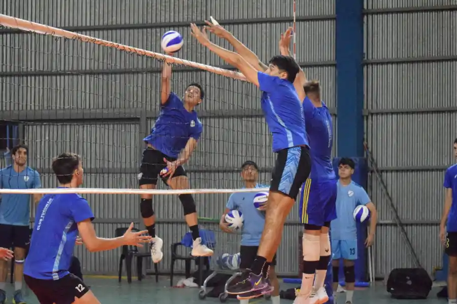 EN CASA. Los trabajos de pretemporada, Tucumán de Gimnasia los hizo en las instalaciones de calle Córdoba 1180. FOTO PRENSA TUCUMÁN DE GIMNASIA