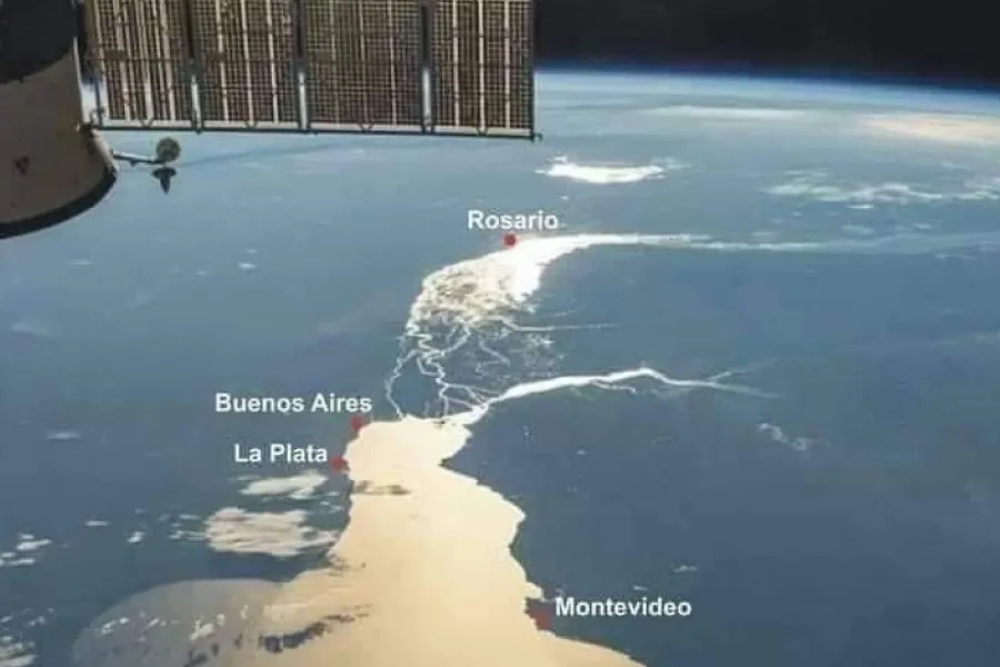 Alucinante foto espacial: así se ven Argentina y Uruguay desde un satélite