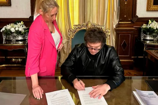 Javier Milei invitó formalmente al Papa Francisco a visitar Argentina: qué dice la carta