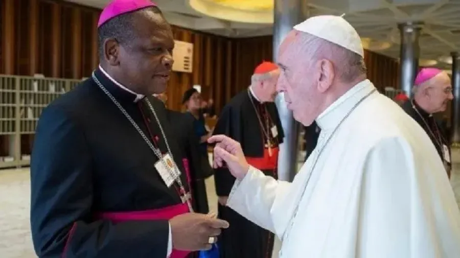 Los obispos católicos de África desafían al Vaticano por la recomendación acerca de bendecir a parejas homosexuales.