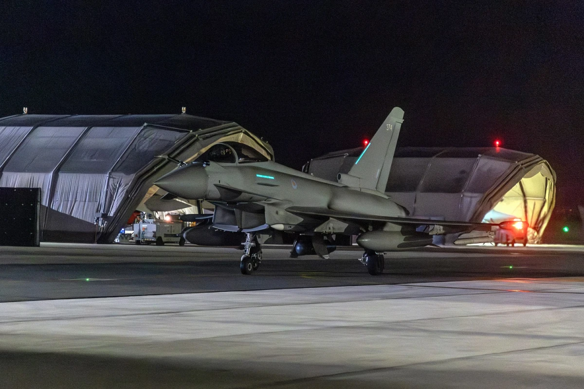 FUERZA AÉREA BRITÁNICA. El regreso del avión RAF Typhoon a la RAF Akrotiri en Chipre, después de atacar objetivos militares en Yemen. AFP
