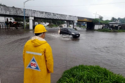 La Municipalidad capitalina desplegó un importante operativo durante el temporal