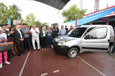 En Santa Ana, Jaldo entregó vehículos e inauguró obras de pavimentación