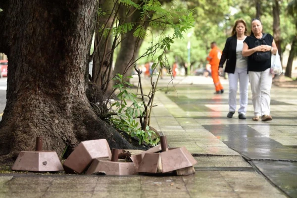Qué dicen los tucumanos sobre la prohibición de poner mesas en la plaza Urquiza
