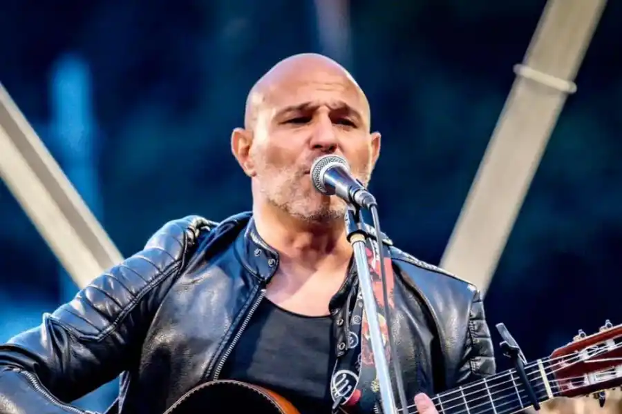 EN EL MOLLAR. Héctor Saleme abre la temporada musical en la villa.