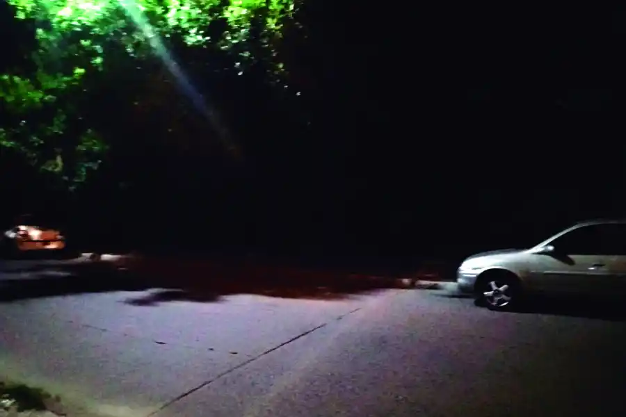 LA GACETA en WhatsApp: baches, líquidos cloacales, matorrales y falta de iluminación