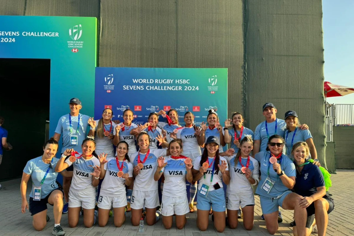 BRONCEADAS EN DUBAI. Las jugadoras argentinas estuvieron en el podio entre las 12 naciones que compiten en el Challenger Seven Series.