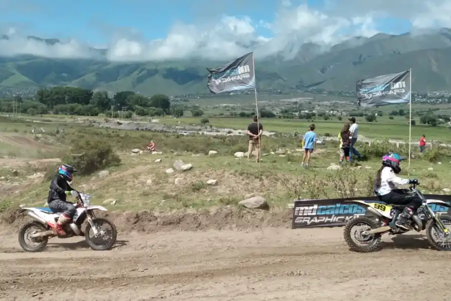 Díaz Vélez, ante una multitud, ganó la primera fecha del Torneo de Verano en Tafí del Valle