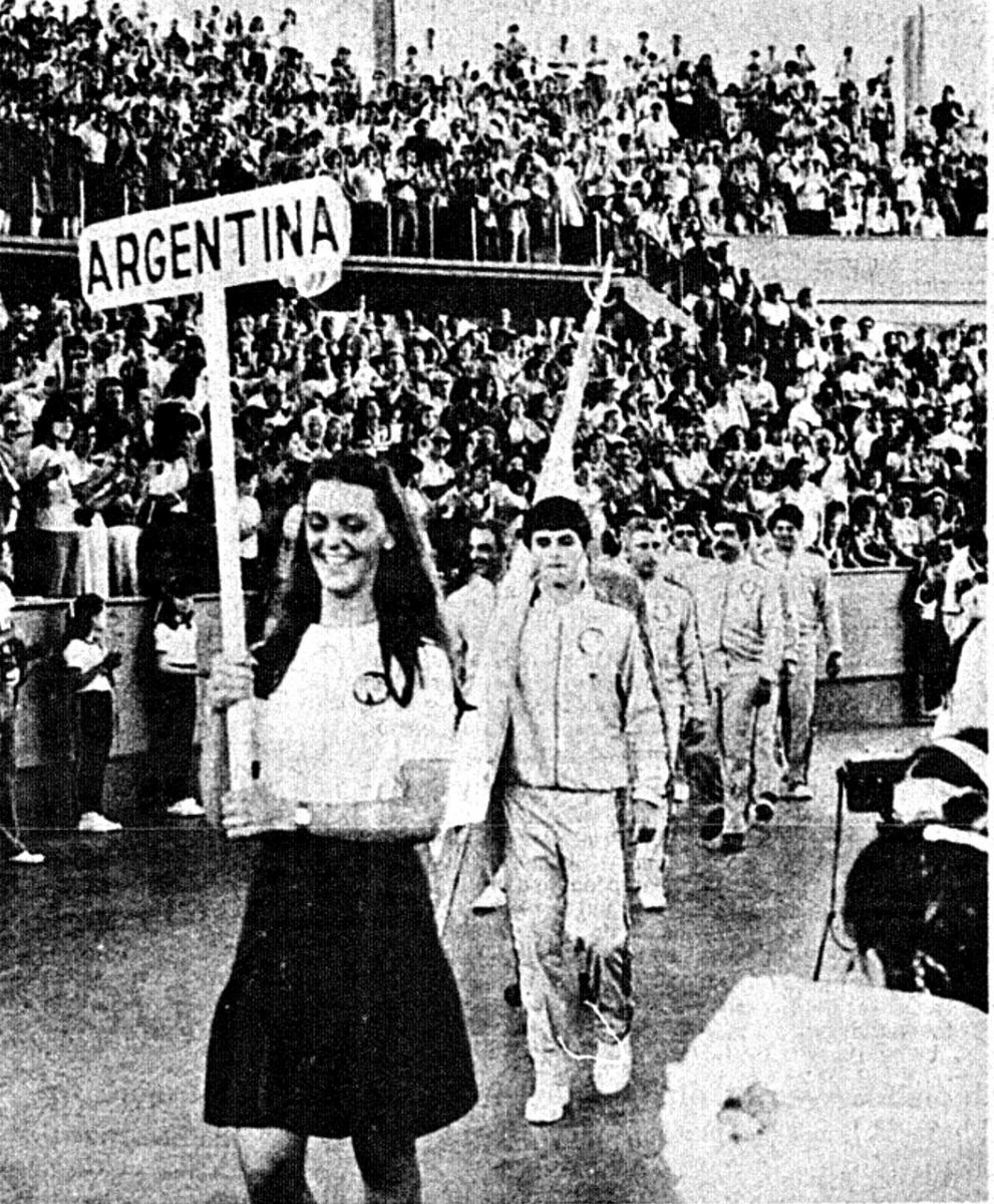 DELEGACIONES. Los representantes argentinos en la jornada inaugural desfilando emocionados. 