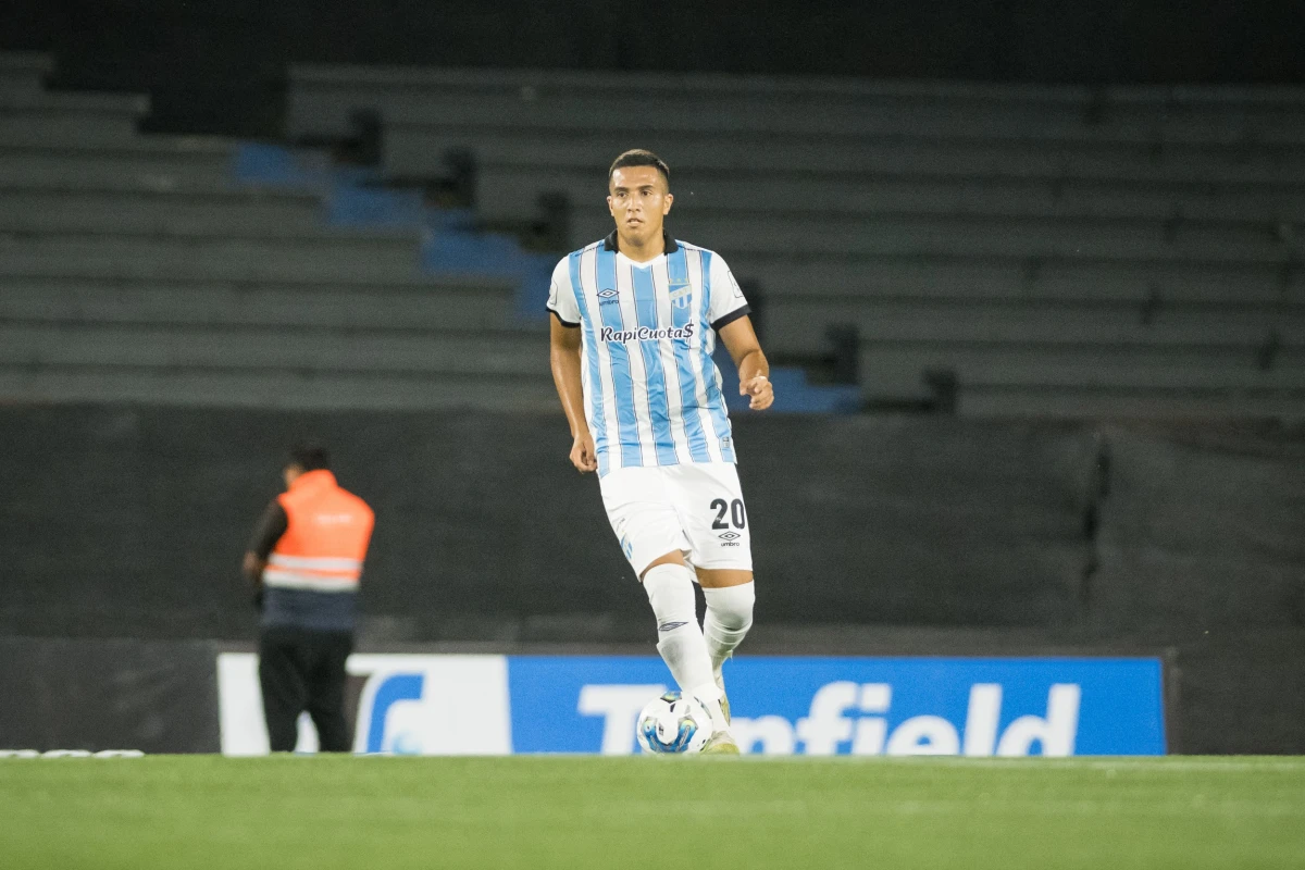 Con un golazo de Joaquín Pereyra, Atlético Tucumán le ganó a Cerro Largo en Uruguay