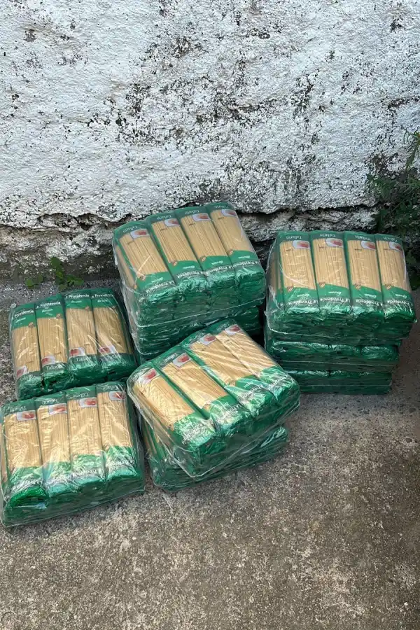 GRAN CANTIDAD. Entre otros, se recuperaron 1.040 paquetes de fideos.