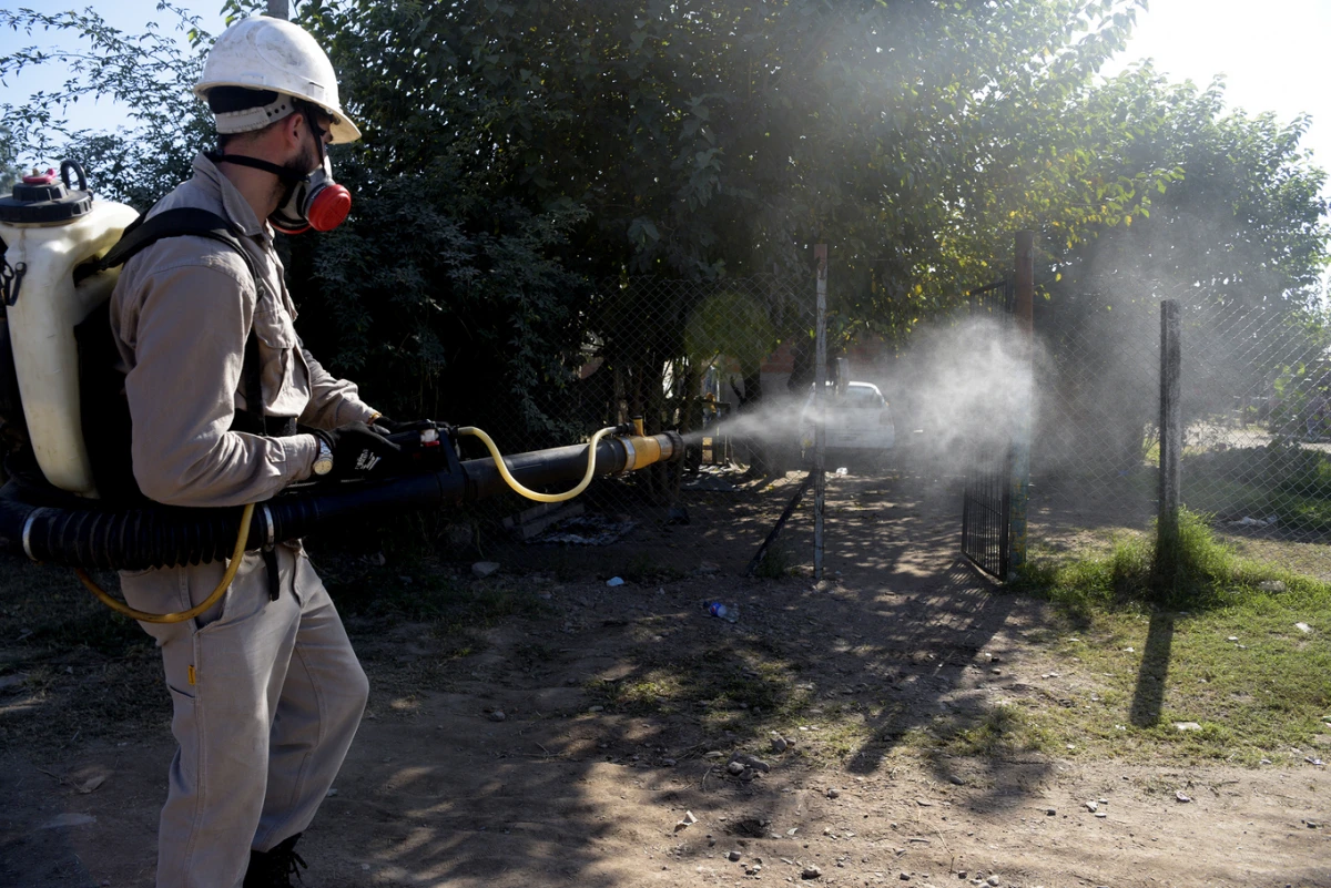 Avanza el dengue y se refuerzan los controles en Tucumán