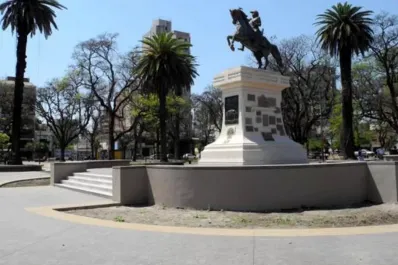 Nuevos espacios públicos recuperados: se liberaron las veredas de la plaza San Martín