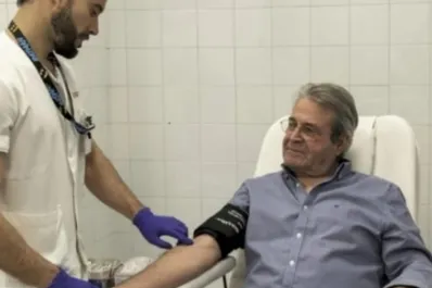 Hizo su donación de sangre número 500, rompió un récord y sorprendió al revelar qué lo motivó