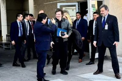 Antes de llegar a Davos, Milei le respondió a Maduro y destacó cuánto ahorró por viajar en un vuelo comercial