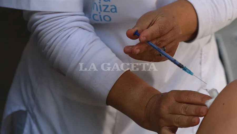 Vacunas contra el Covid: cuál fue la que provocó más efectos secundarios, según el Ministerio de Salud de la Nación