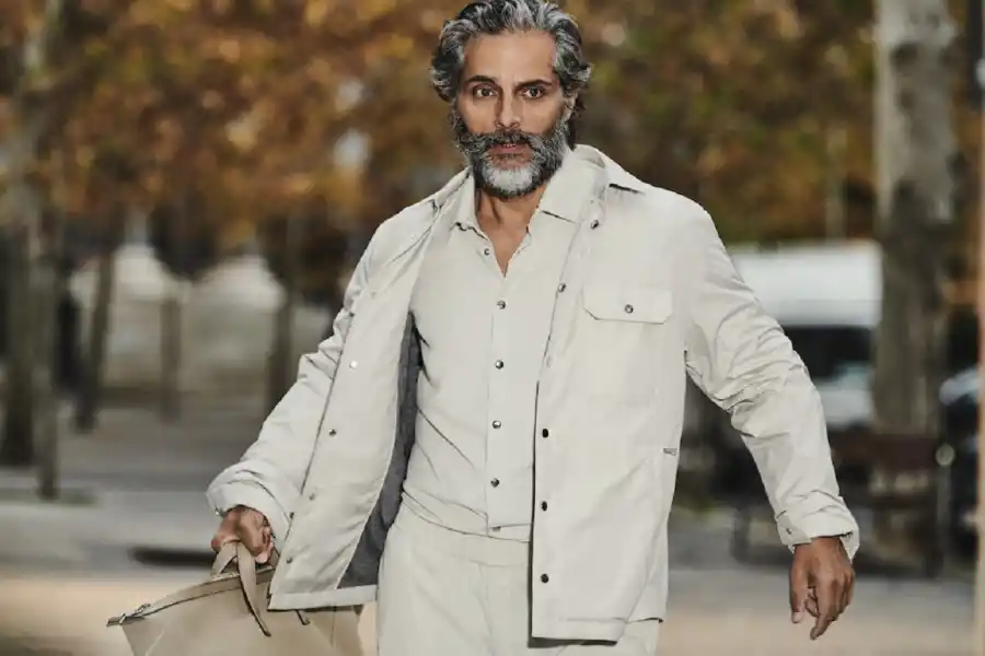 Joaquín Furriel posando para Moncler.