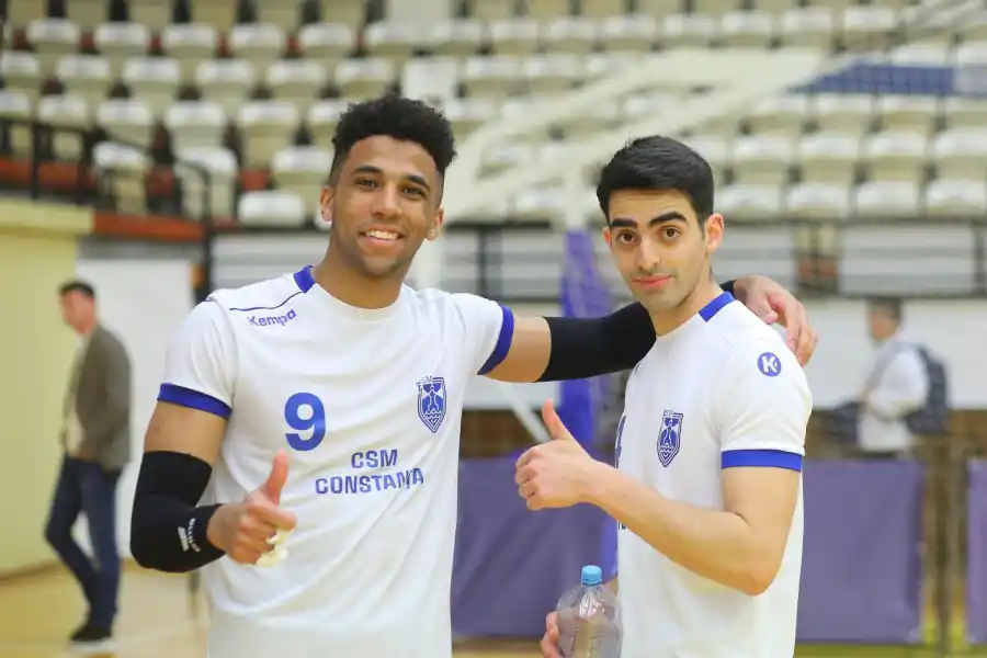 Se sorprenden por el valor del dólar en Argentina: la declaración de un voleibolista tucumano que juega en Rumania