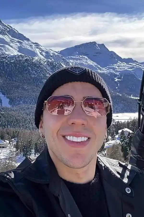 El look de Enzo Fernández que se hizo viral en sus vacaciones europeas junto a su novia