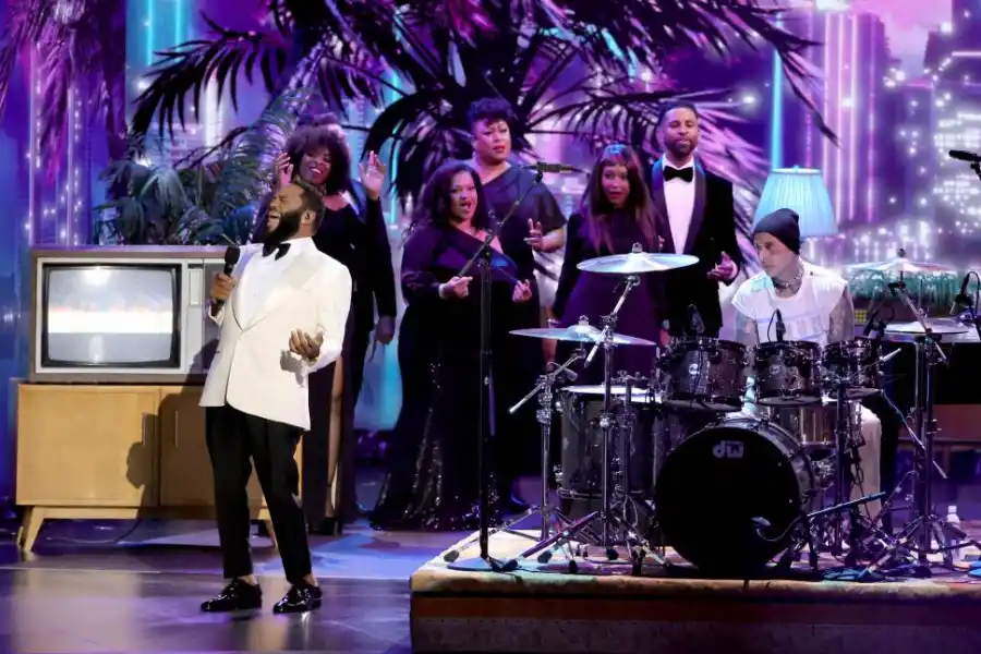 UNA SERIE EMBLEMÁTICA. El elenco de “Cheers” evocó su mítico bar en la ceremonia. fotos afp