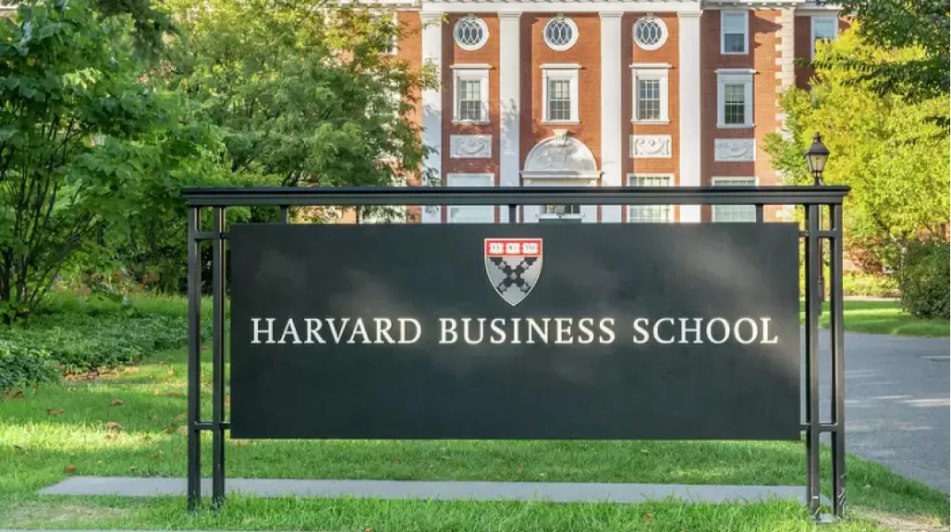 Conocé los siete cursos gratuitos de Harvard para ganar en dólares