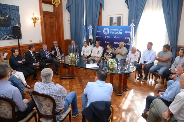 Jaldo acordó con empresarios la finalización de obras en escuelas y seguridad