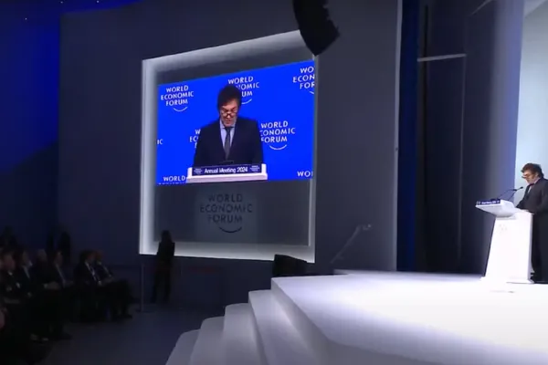 Javier Milei vuelve a Argentina tras su viaje y las reuniones en el Foro de Davos