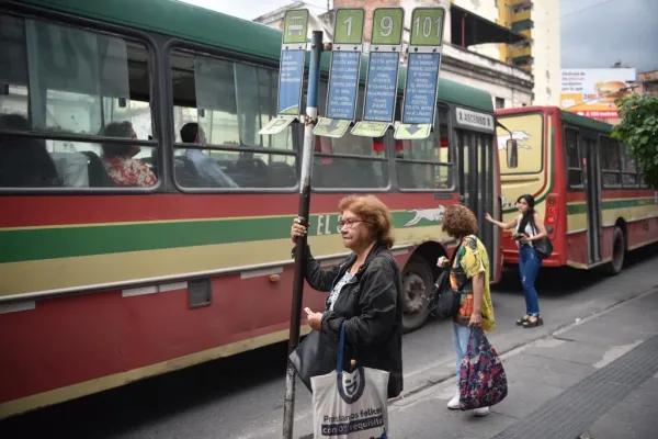 Los empresarios del interior del país exigen que el boleto mínimo del ómnibus pase a costar $700