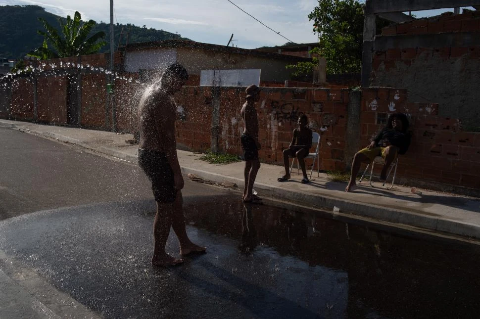 INFIERNO. En las favelas el calor era más, por los materiales de las casas. afp