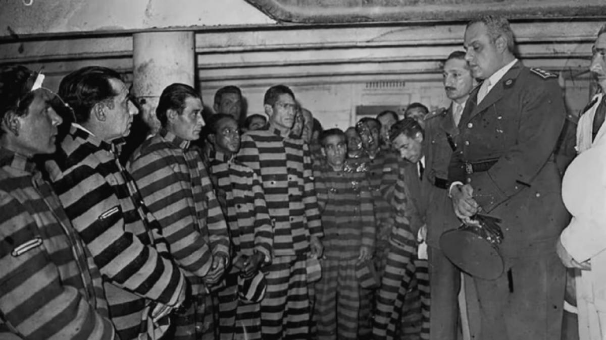 Pettinato en la Cárcel de Ushuaia. Luego de asumir como titular del Servicio Penitenciario, eliminó el uso del traje a rayas y la cerró.