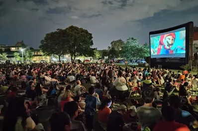 El Cine bajo las Estrellas convocó a una multitud en Yerba Buena