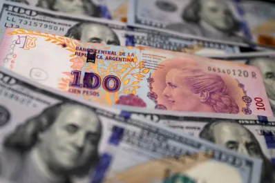 El dólar blue cerró la semana $100 arriba: a cuánto cotiza