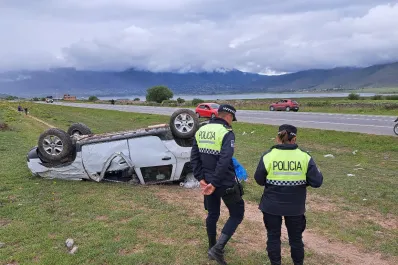 Volcó una camioneta en los Valles y falleció una mujer