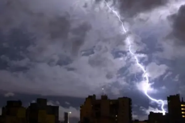 Rige una alerta meteorológica por tormentas severas en el norte del país