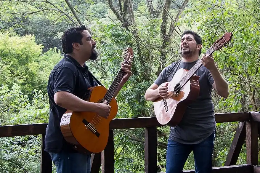 A METROS DE LA PLAZA INDEPENDENCIA. Luneros, en Lo de la Paliza.