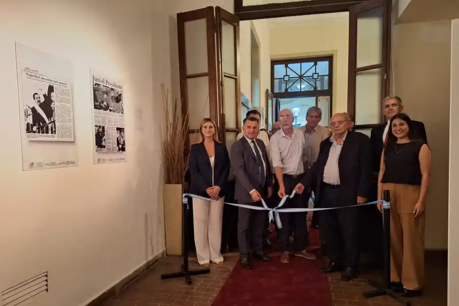 En el Archivo Histórico, inauguran una muestra que conmemora los 40 años de democracia