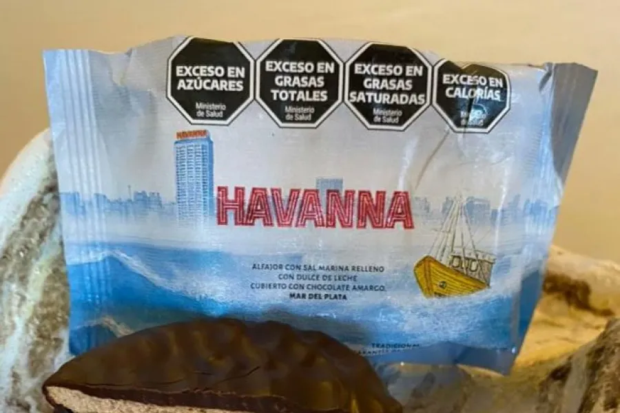 Cómo es el super alfajor 70% cacao y doble relleno en homenaje a Mar del Plata