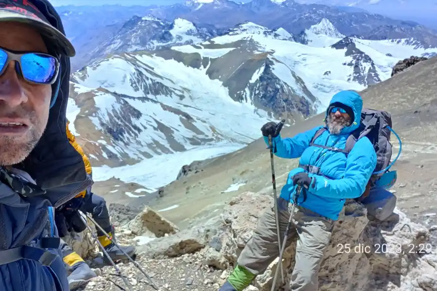 Dos tucumanos hicieron cumbre en el Aconcagua: Cuando llegamos, explotamos de emoción