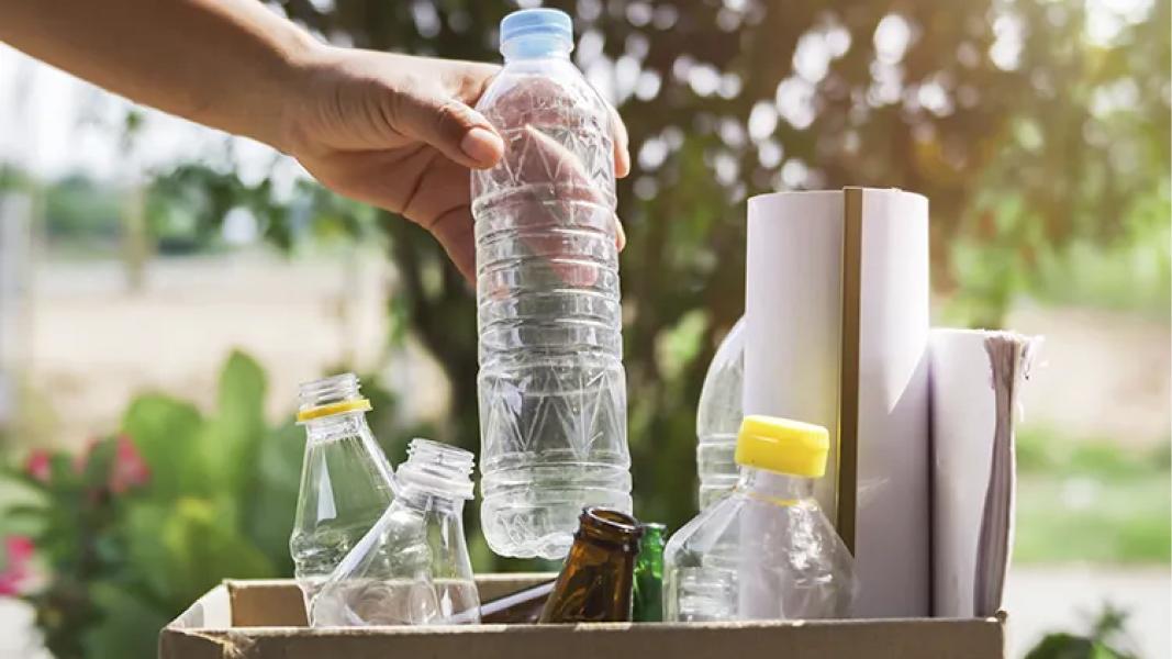 Las botellas de plástico expuestas al calor extremo podrían ser  perjudiciales para la salud