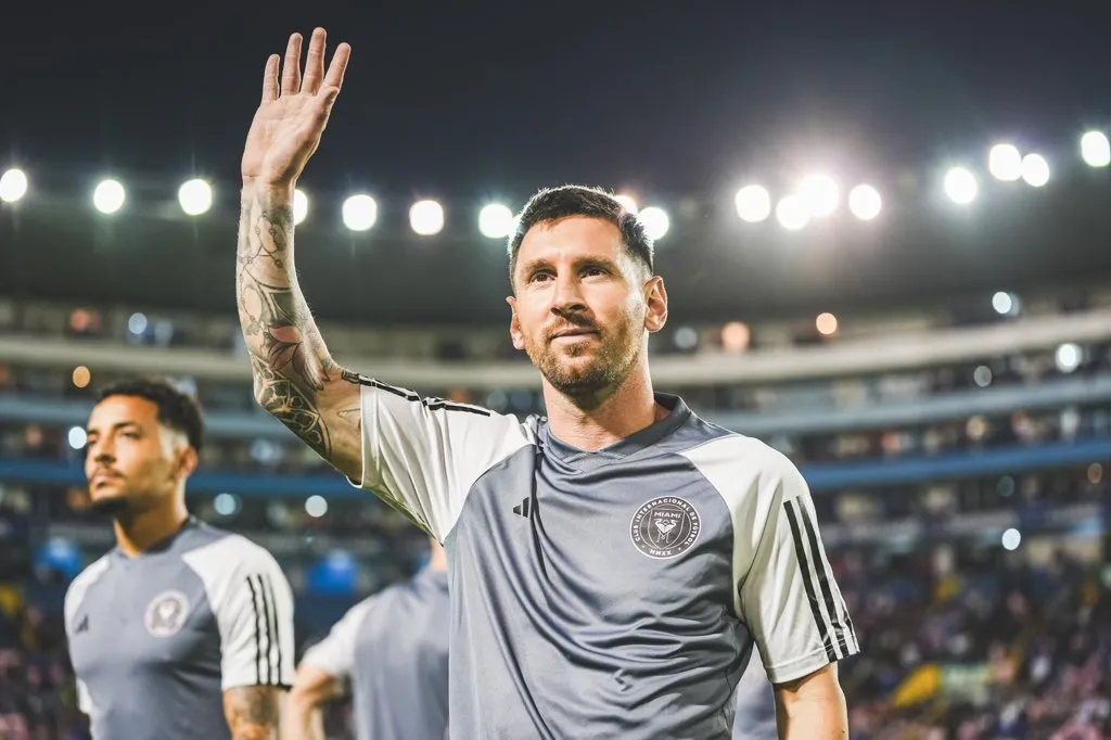 EL MÁS QUERIDO. Messi recibió el cariño de los salvadoreños. 