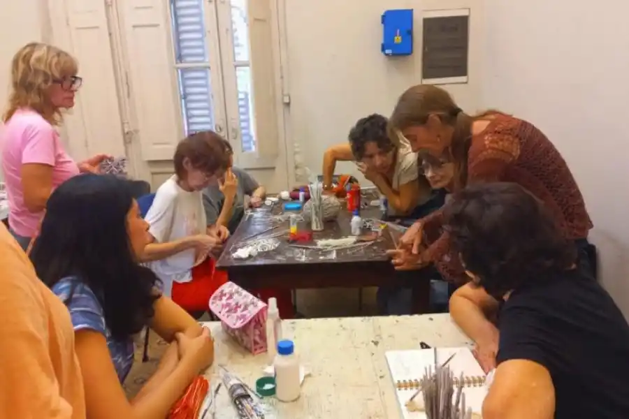 APRENDIENDO EN GRUPO. El grupo de cestería ecológica convoca a mujeres a aprender de Ana San Juan.