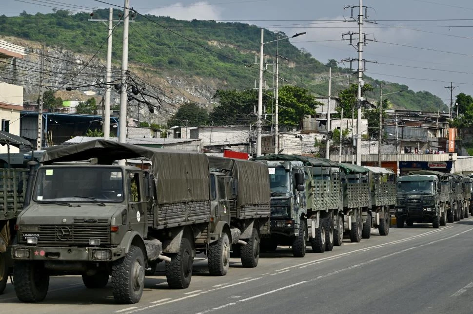 EN ECUADOR: El ejército y la policía lanzaron una operación en un vasto complejo penitencia para neutralizar a las bandas de narcotraficantes. fotos afp
