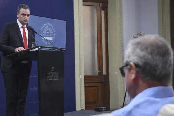 La dura respuesta de Adorni a Albistur por su frase sobre la caída del Gobierno