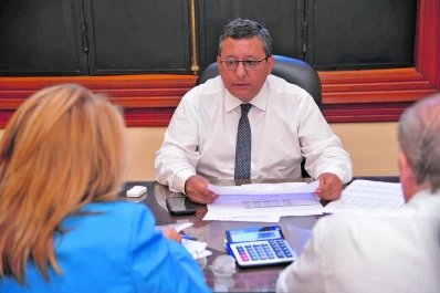 Disputas por la distribución: hasta hoy esperarán que tres municipios firmen el acuerdo