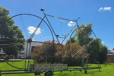 Venado Tuerto: crearon la bicicleta más grande del mundo