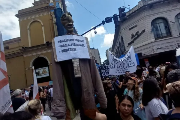 Los gremios de Tucumán colmaron la plaza Independencia en rechazo a las medidas de Milei