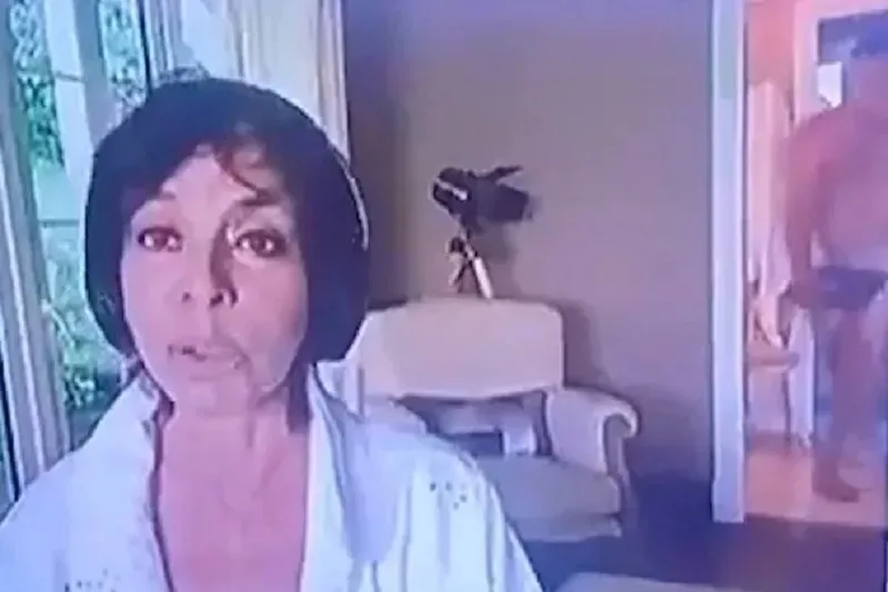 El blooper de Mónica Gutiérrez en vivo: su esposo pasó desnudo ante las cámaras
