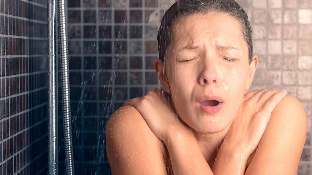 ¿Bañarse con agua fría o caliente? La ciencia definió cual es la opción más saludable