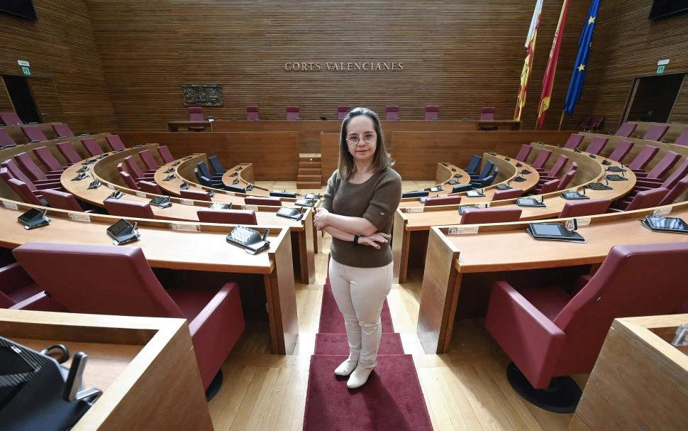 UN EJEMPLO. Mar Galcerán, en 2023, se convirtió en la primera diputada con síndrome de Down. AFP